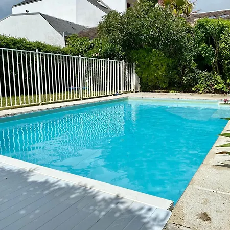 Marie - Face Mer & Sa Piscine *